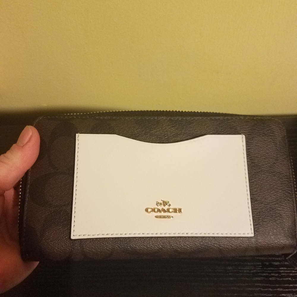 Nwt Coach full size Accordion zipper wallet